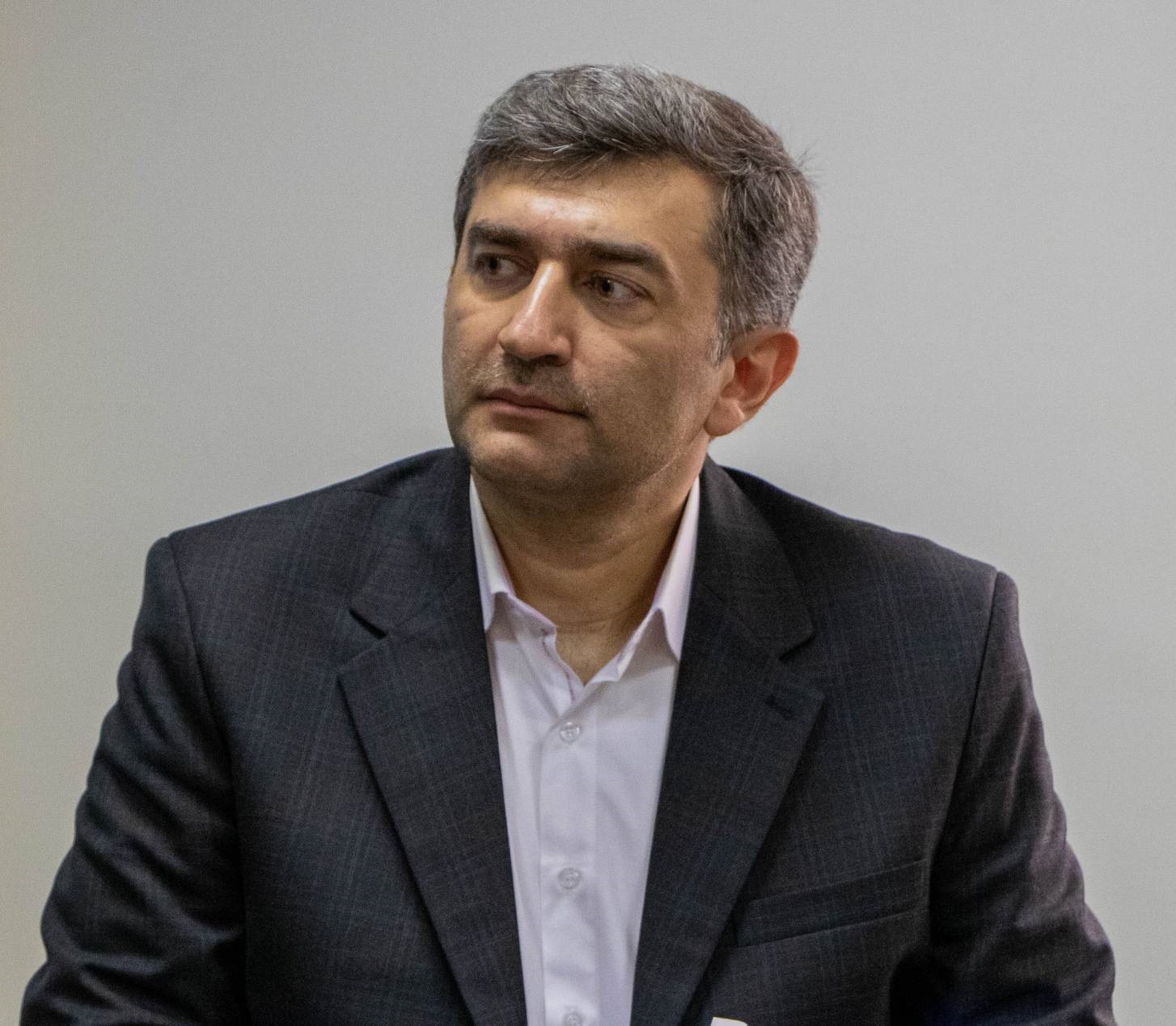 در نشست اصلاح و ساماندهی زیرساختها در مناطق كمتر توسعه یافته و حاشیه شهر : تقدیر از مدیرعامل توزیع برق گیلان به جهت تلاش برای بهبود مناطق کمتر توسعه یافته